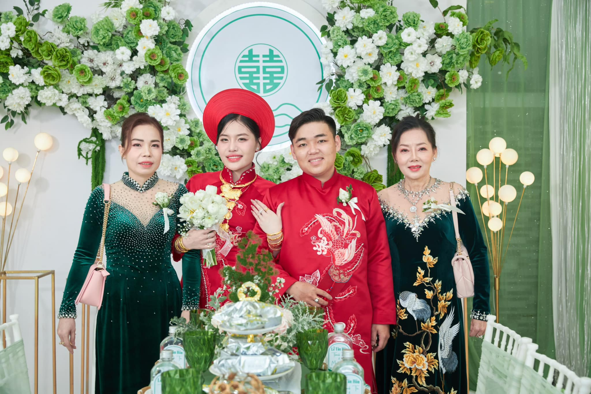 Nghiền ăn phở, ch&agrave;ng trai &ldquo;cưa&rdquo; lu&ocirc;n con g&aacute;i chủ qu&aacute;n, ng&agrave;y cưới nhận 4 sổ đỏ, 1 tỷ tiền mặt, 2 c&acirc;y v&agrave;ng- Ảnh 4.