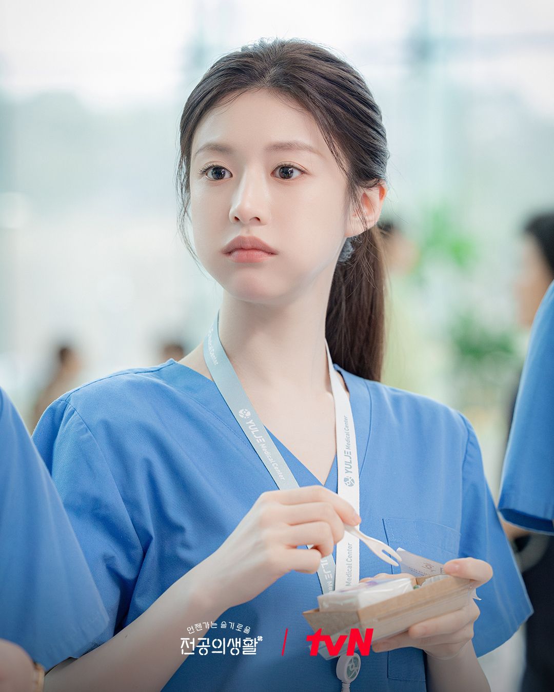 Mỹ nhân mặt kim cương gầy trơ xương trong phim mới- Ảnh 9. Mỹ nhân mặt kim cương gầy trơ xương trong phim mới- Ảnh 9.