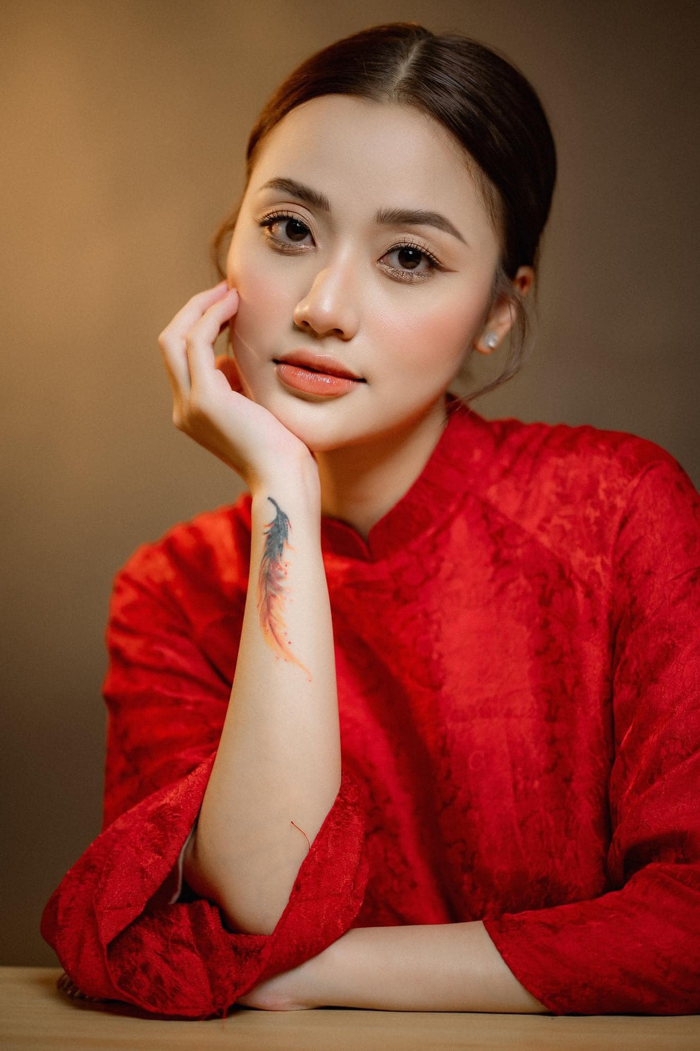 Đ&aacute;m cưới ch&aacute;u nội danh ca Chế Linh: Nhan sắc c&ocirc; d&acirc;u kh&ocirc;ng một điểm trừ, th&acirc;n thế ch&uacute; rể g&acirc;y bất ngờ lớn- Ảnh 9.