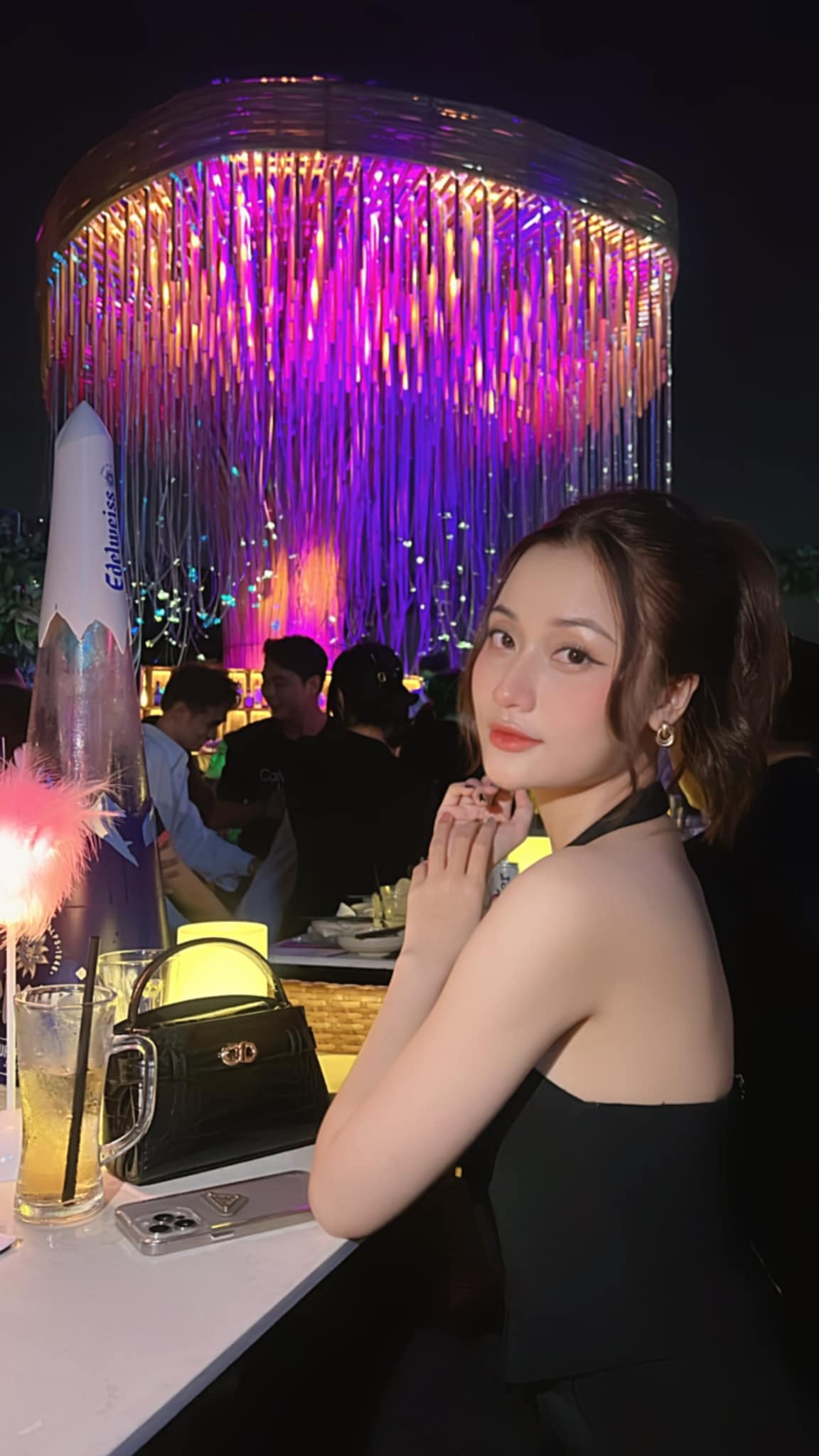 Đ&aacute;m cưới ch&aacute;u nội danh ca Chế Linh: Nhan sắc c&ocirc; d&acirc;u kh&ocirc;ng một điểm trừ, th&acirc;n thế ch&uacute; rể g&acirc;y bất ngờ lớn- Ảnh 11.