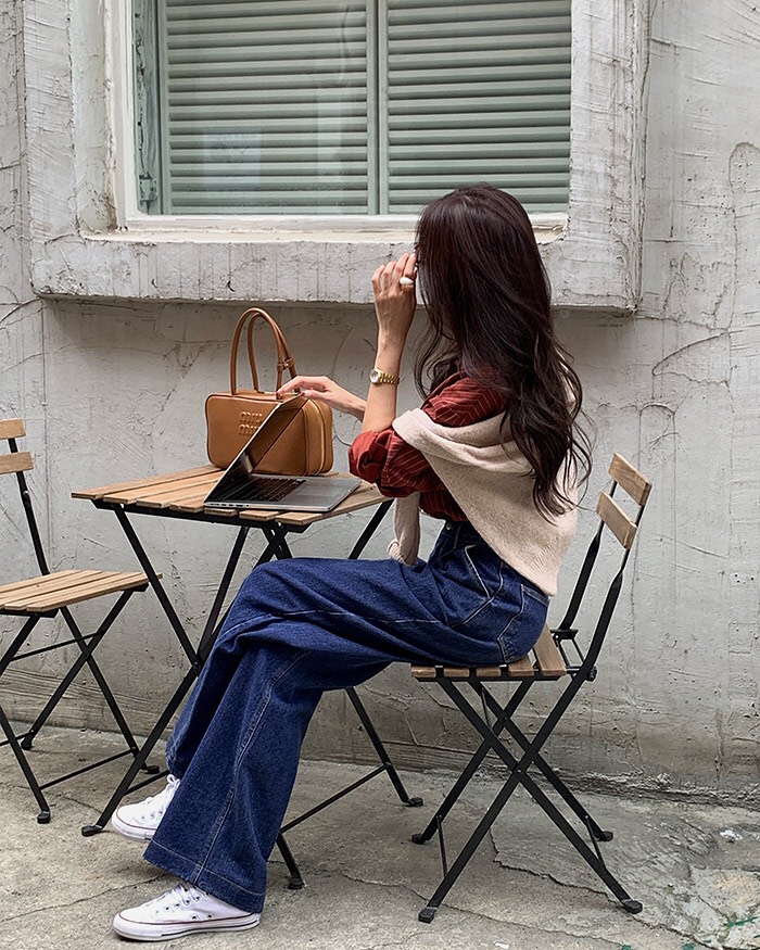 5 kiểu gi&agrave;y t&ocirc;i đảm bảo người theo phong c&aacute;ch tối giản sẽ th&iacute;ch: Trẻ trung v&agrave; c&ograve;n gi&uacute;p cả outfit sang hơn hẳn- Ảnh 9.