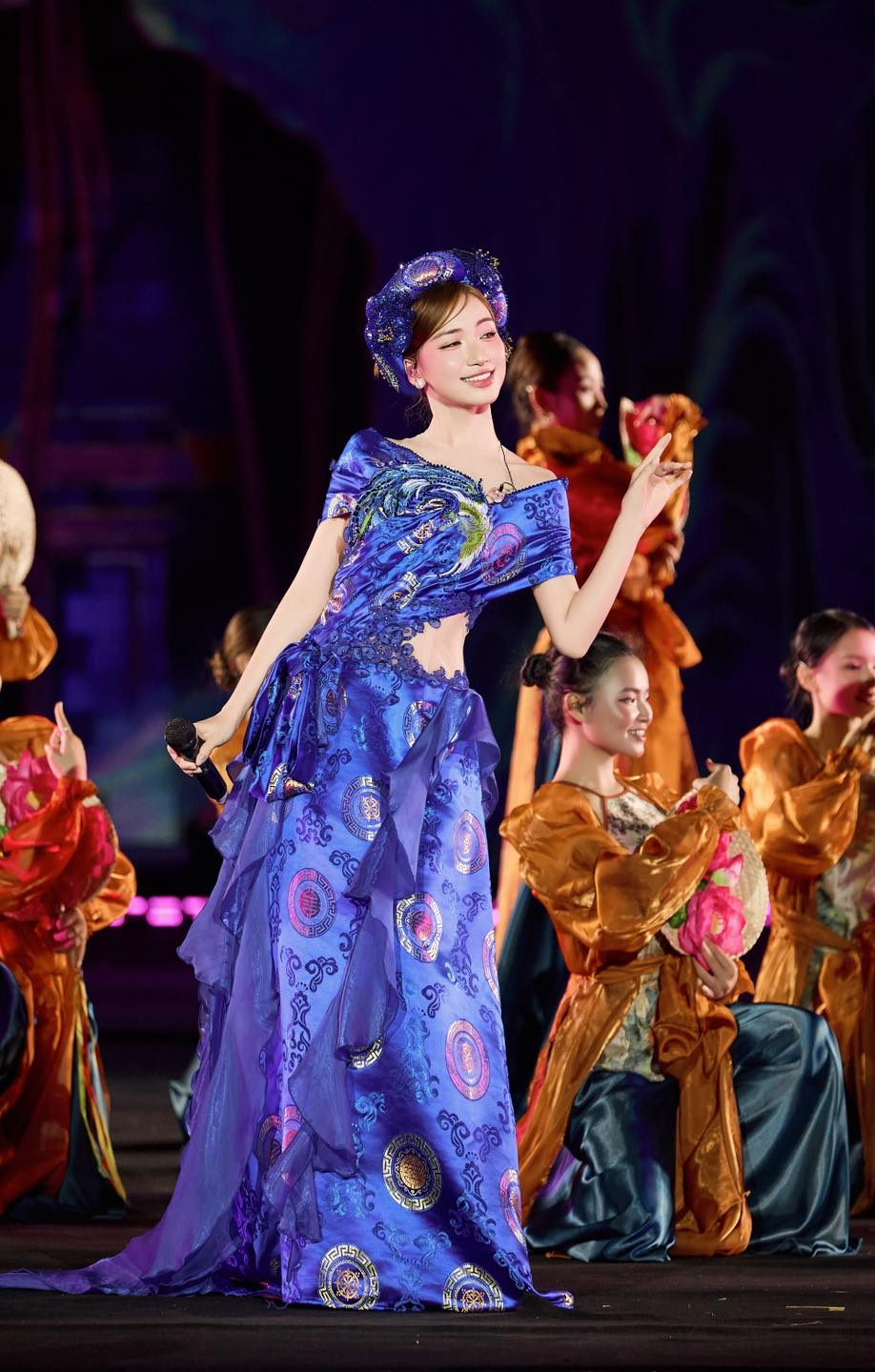 Ho&agrave; Minzy n&oacute;i g&igrave; về việc l&agrave;m show ở Mỹ Đ&igrave;nh?- Ảnh 4.