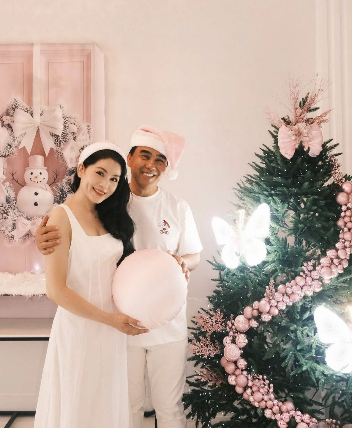 Nhan sắc vợ đại gia đẹp như minh tinh, y&ecirc;u chồng hết mực của nam NSƯT, Ph&oacute; chủ tịch Hội điện ảnh- Ảnh 4.