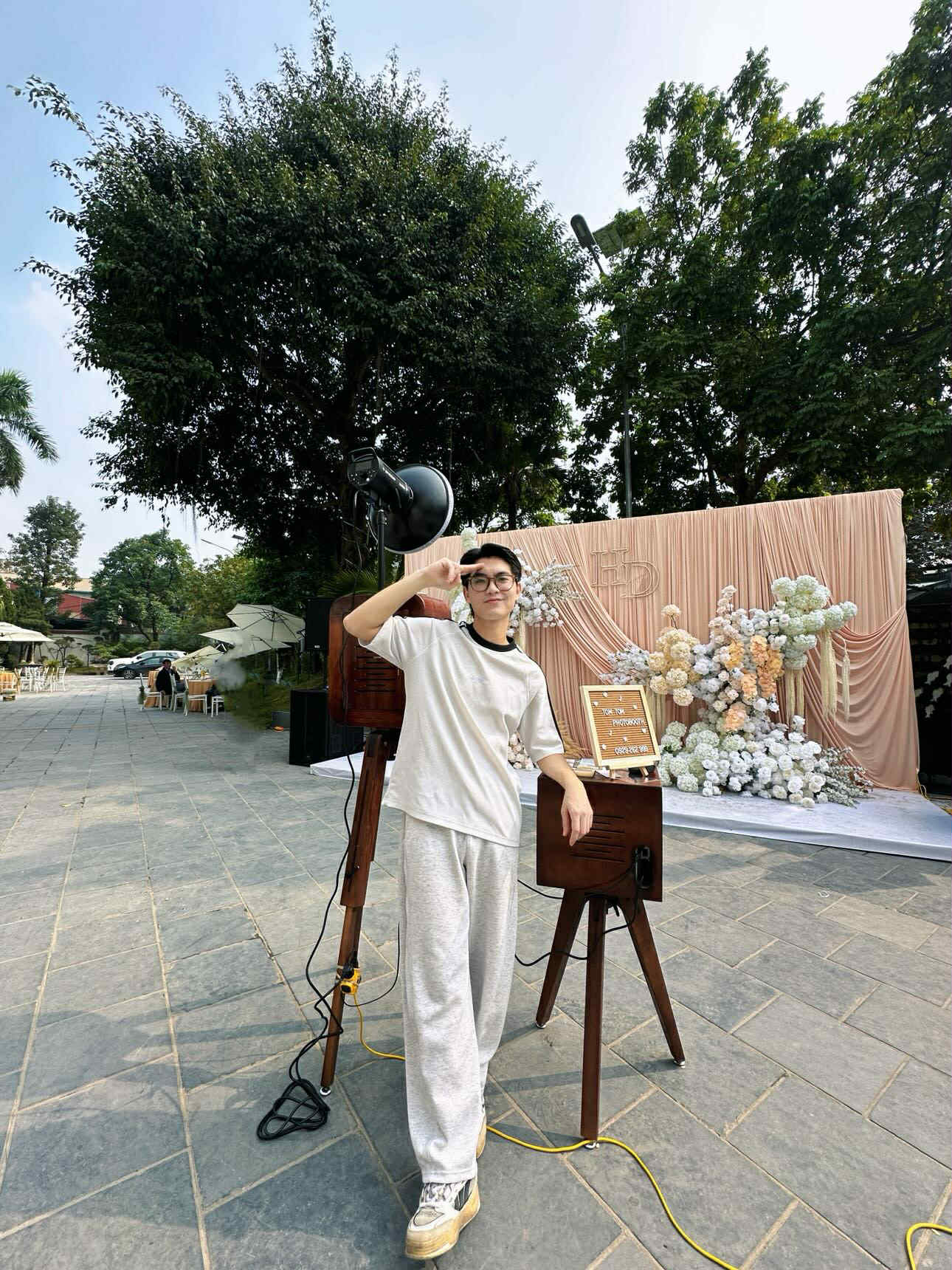 Kiếm 5 -7 triệu mỗi đêm nhờ cho thuê máy photobooth lưu động trong đám cưới, tiệc cuối năm- Ảnh 13. Kiếm 5 -7 triệu mỗi đêm nhờ cho thuê máy photobooth lưu động trong đám cưới, tiệc cuối năm- Ảnh 13.