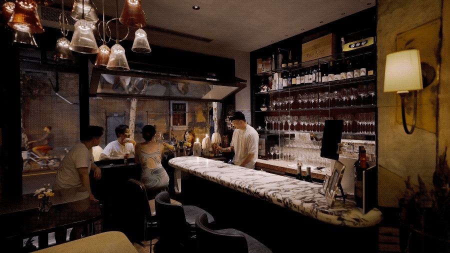 Nữ giám đốc độc thân sống trong căn hộ 90m2, thuê thêm căn 35m2 mở quầy bar mini mời hàng xóm đến xập xình- Ảnh 17. Nữ giám đốc độc thân sống trong căn hộ 90m2, thuê thêm căn 35m2 mở quầy bar mini mời hàng xóm đến xập xình- Ảnh 17.