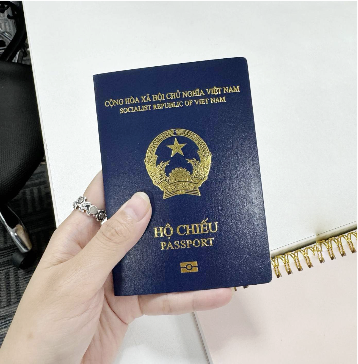 H&agrave;ng triệu người d&acirc;n sẽ mất 1 quyền lợi li&ecirc;n quan đến giấy tờ xuất nhập cảnh kể từ 1/1/2026- Ảnh 1.