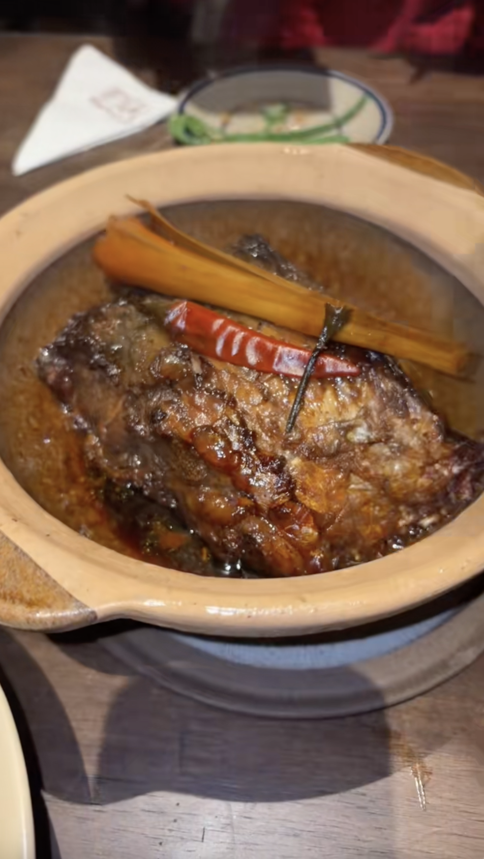 Bữa cơm nh&agrave; gi&aacute; 1,8 triệu khiến 4 vị kh&aacute;ch T&acirc;y ngỡ ng&agrave;ng khi du lịch H&agrave; Nội- Ảnh 10.