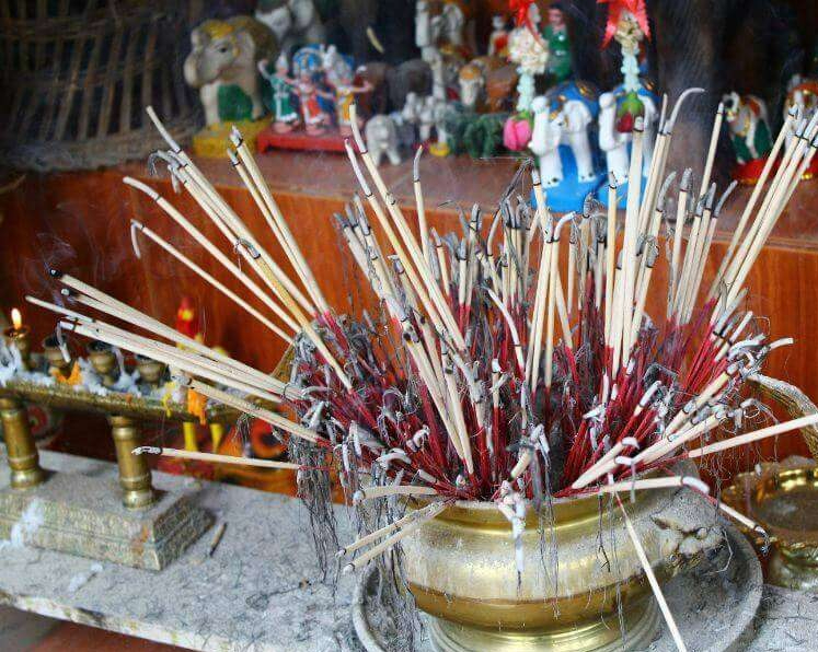 Trước Tết Dương lịch, b&agrave;n thờ nhất định phải dọn sạch 3 thứ n&agrave;y- Ảnh 1.