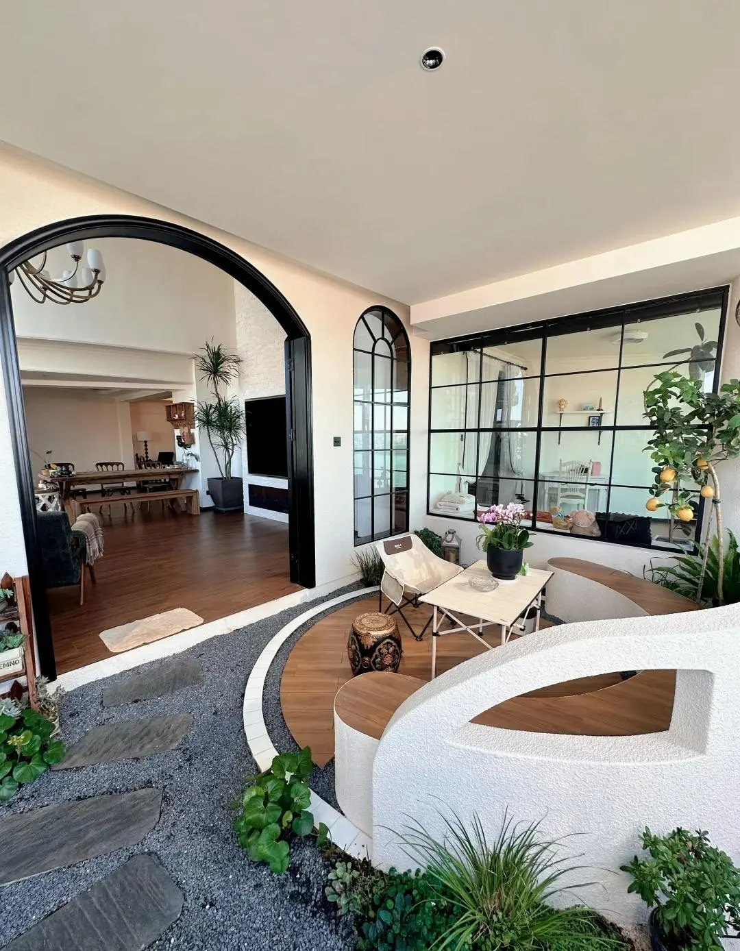 Nữ nghệ sĩ 40 tuổi kh&ocirc;ng kết h&ocirc;n, bỏ 12 tỷ x&acirc;y 