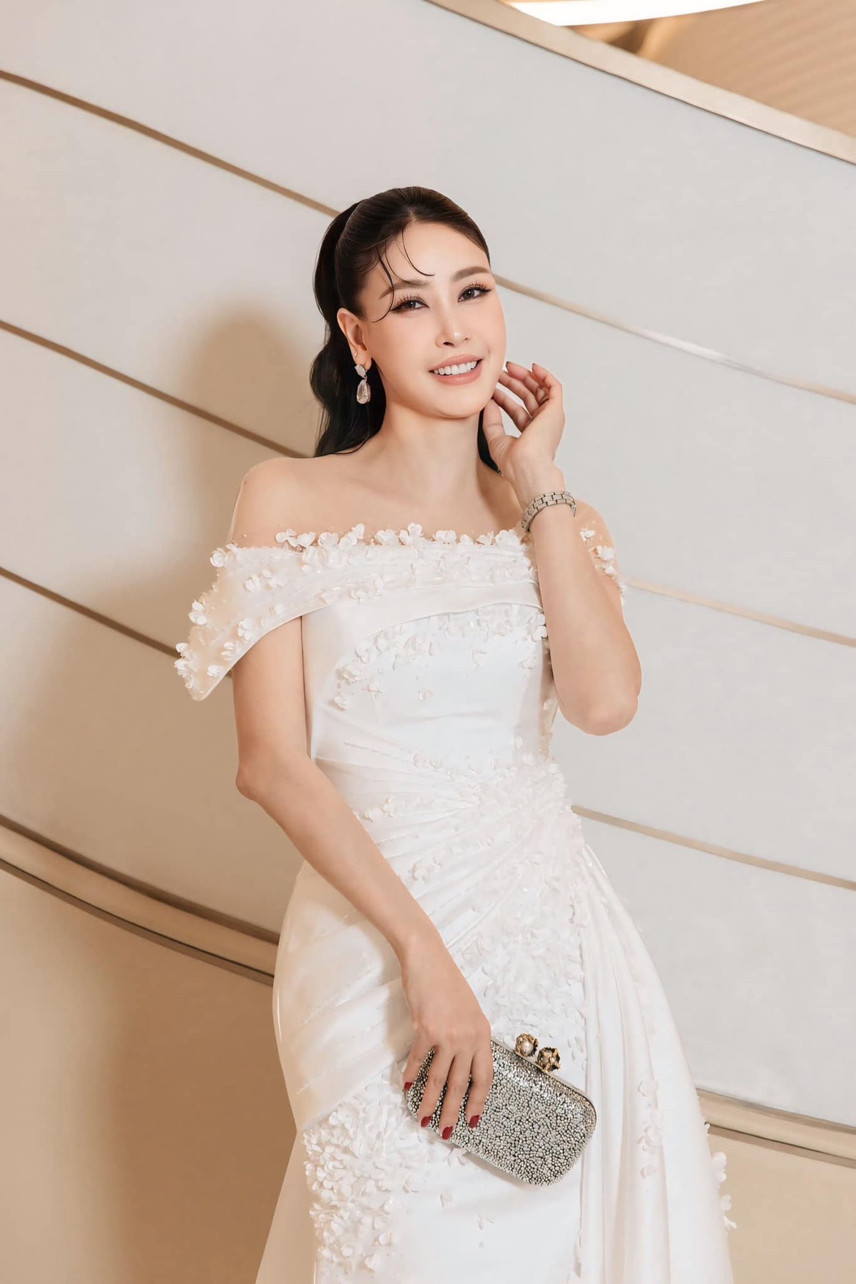 Hoa hậu Việt ở biệt thự 400 tỷ, sở hữu cả penthouse d&aacute;t v&agrave;ng- Ảnh 2.