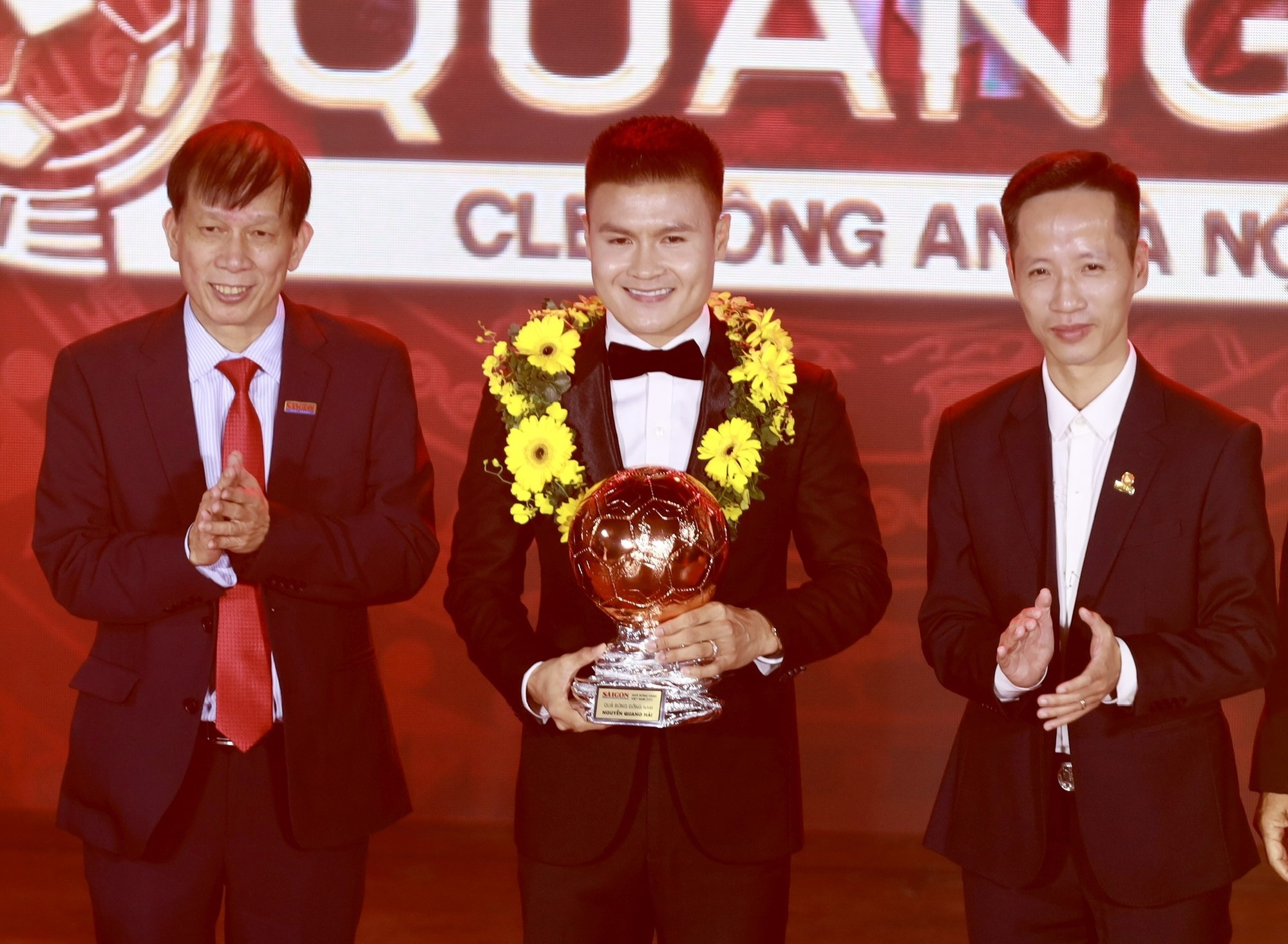 Ho&agrave;ng Đức gi&agrave;nh "c&uacute; đ&uacute;p" giải thưởng tại Quả b&oacute;ng V&agrave;ng 2025, hotboy Đ&igrave;nh Bắc gi&agrave;nh Quả b&oacute;ng Bạc- Ảnh 4.