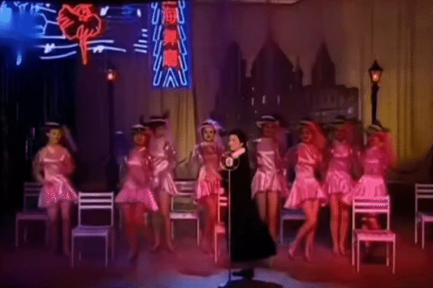 Dấu chấm hết của ng&ocirc;i sao quốc d&acirc;n: Biểu tượng k&yacute; ức của cả thế hệ bị cấm s&oacute;ng, d&iacute;nh đại &aacute;n kinh tế kh&ocirc;ng đường lui- Ảnh 2.