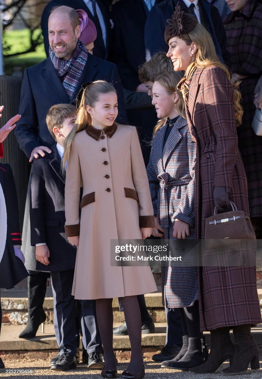 "C&ocirc;ng ch&uacute;a hạt dẻ" nh&agrave; Kate: Charlotte 10 tuổi kh&iacute; chất ng&uacute;t ng&agrave;n, diện đồ "Old Money" chuẩn người thừa kế s&aacute;ng gi&aacute;- Ảnh 23.