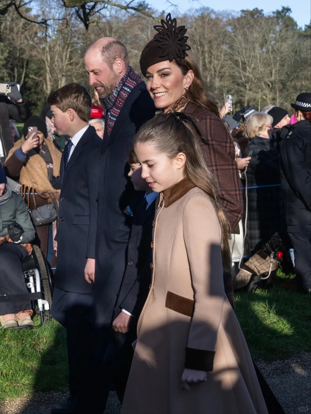 "C&ocirc;ng ch&uacute;a hạt dẻ" nh&agrave; Kate: Charlotte 10 tuổi kh&iacute; chất ng&uacute;t ng&agrave;n, diện đồ "Old Money" chuẩn người thừa kế s&aacute;ng gi&aacute;- Ảnh 10.