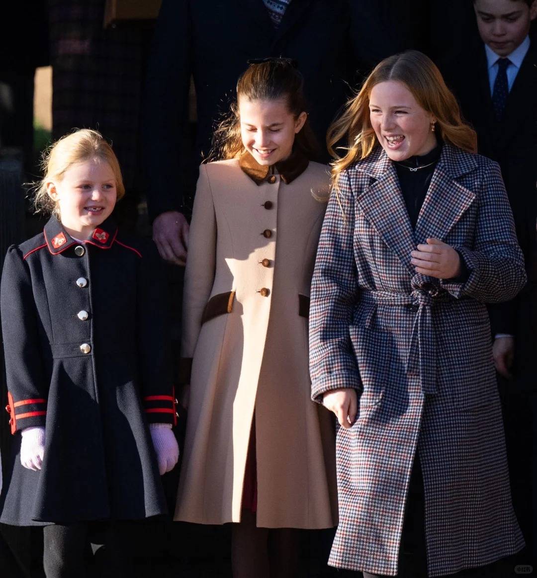 "C&ocirc;ng ch&uacute;a hạt dẻ" nh&agrave; Kate: Charlotte 10 tuổi kh&iacute; chất ng&uacute;t ng&agrave;n, diện đồ "Old Money" chuẩn người thừa kế s&aacute;ng gi&aacute;- Ảnh 18.