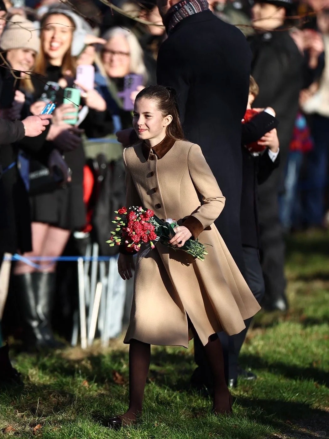 "C&ocirc;ng ch&uacute;a hạt dẻ" nh&agrave; Kate: Charlotte 10 tuổi kh&iacute; chất ng&uacute;t ng&agrave;n, diện đồ "Old Money" chuẩn người thừa kế s&aacute;ng gi&aacute;- Ảnh 7.