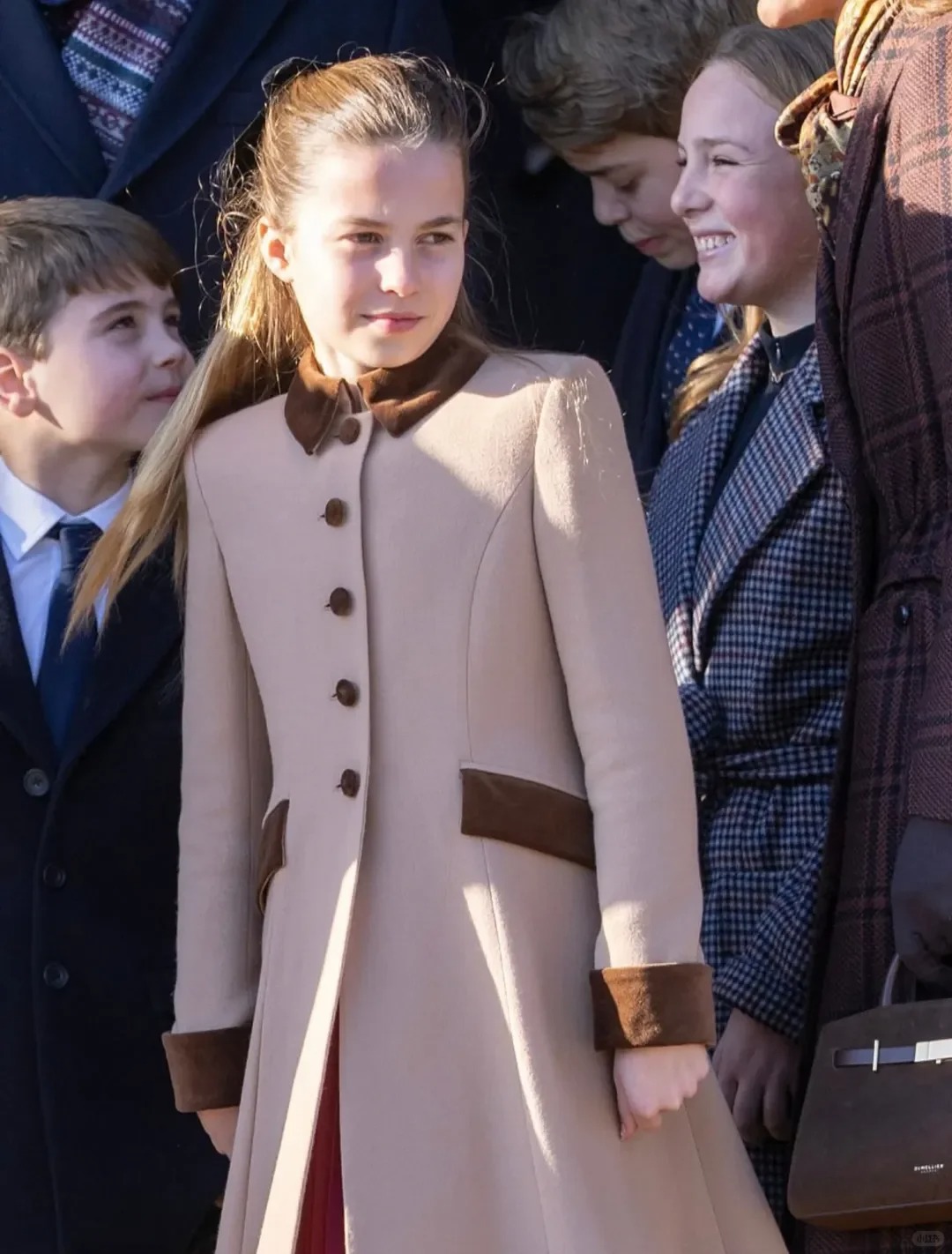 "C&ocirc;ng ch&uacute;a hạt dẻ" nh&agrave; Kate: Charlotte 10 tuổi kh&iacute; chất ng&uacute;t ng&agrave;n, diện đồ "Old Money" chuẩn người thừa kế s&aacute;ng gi&aacute;- Ảnh 21.