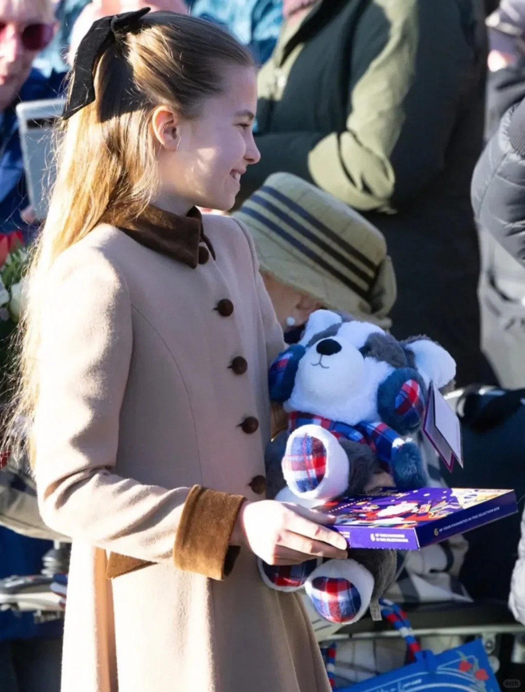 "C&ocirc;ng ch&uacute;a hạt dẻ" nh&agrave; Kate: Charlotte 10 tuổi kh&iacute; chất ng&uacute;t ng&agrave;n, diện đồ "Old Money" chuẩn người thừa kế s&aacute;ng gi&aacute;- Ảnh 8.