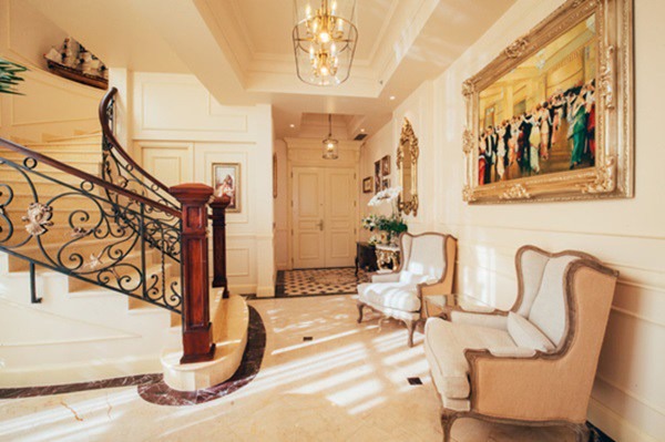 Hoa hậu Việt ở biệt thự 400 tỷ, sở hữu cả penthouse d&aacute;t v&agrave;ng- Ảnh 11.