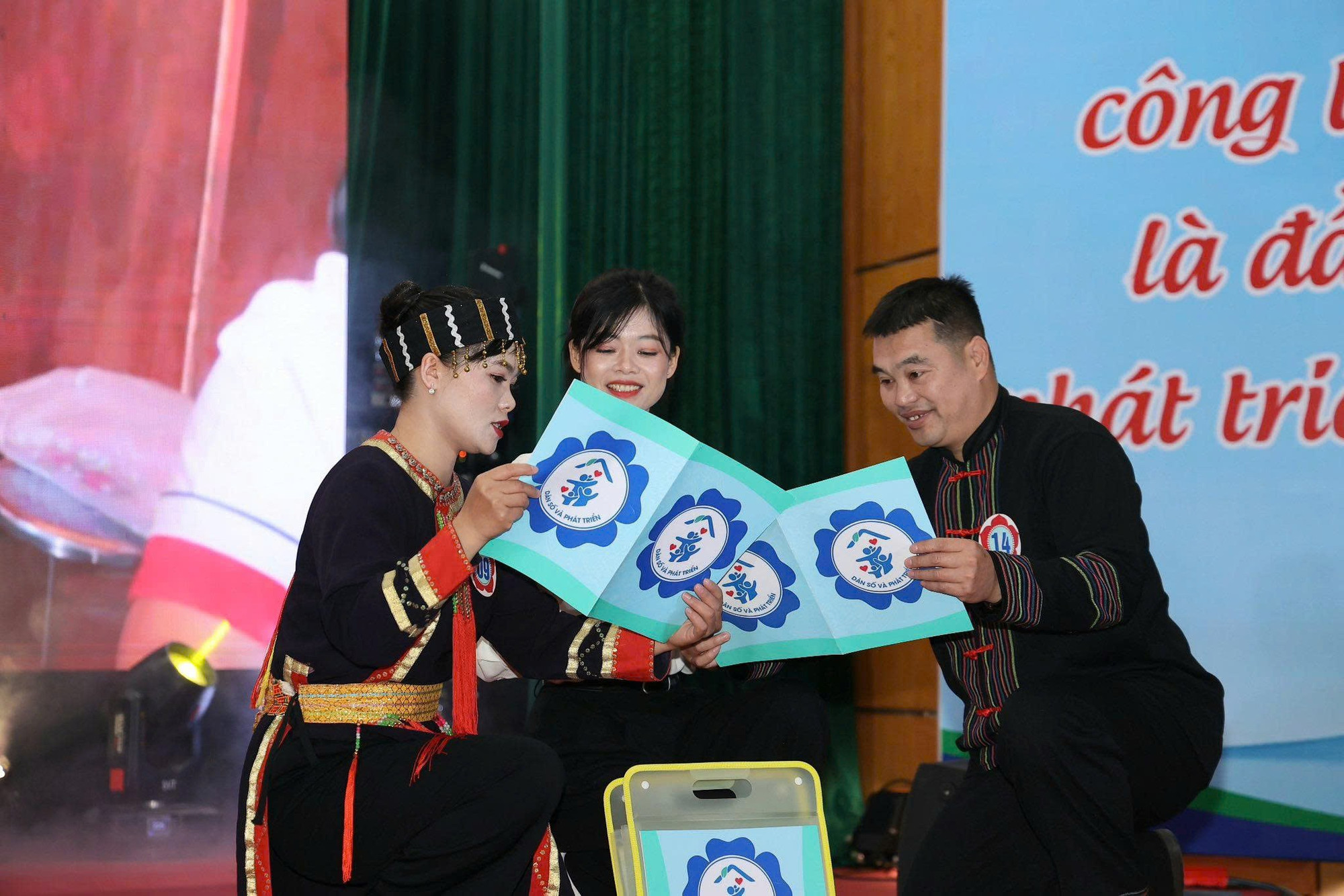 &ldquo;Y&ecirc;u nước l&agrave; sinh đủ 2 con&rdquo;: Th&ocirc;ng điệp mới trước nguy cơ suy giảm d&acirc;n số tại Việt Nam- Ảnh 2.