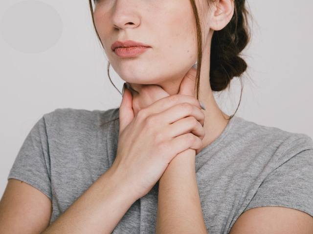 4 bệnh ung thư c&ugrave;ng "xuất hiện" khi bị đau họng, người đ&agrave;n &ocirc;ng kh&ocirc;ng ngờ d&ugrave; chăm tập thể dục nhưng lại l&agrave;m 3 điều n&agrave;y m&agrave; mắc bệnh- Ảnh 4.