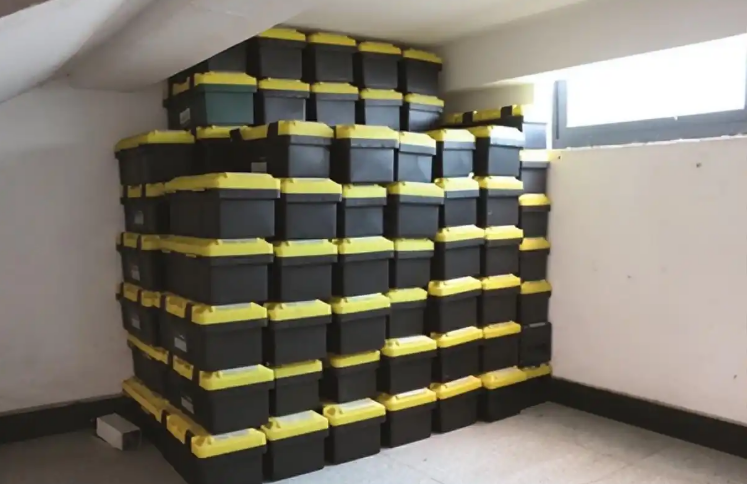 Ph&aacute;t hiện người đ&agrave;n &ocirc;ng c&oacute; hơn 261 tỷ đồng &ldquo;tiền mặt&rdquo; nhưng kh&ocirc;ng d&aacute;m ti&ecirc;u, phải b&aacute;n nh&agrave;, b&aacute;n xe để trang trải cuộc sống- Ảnh 1.