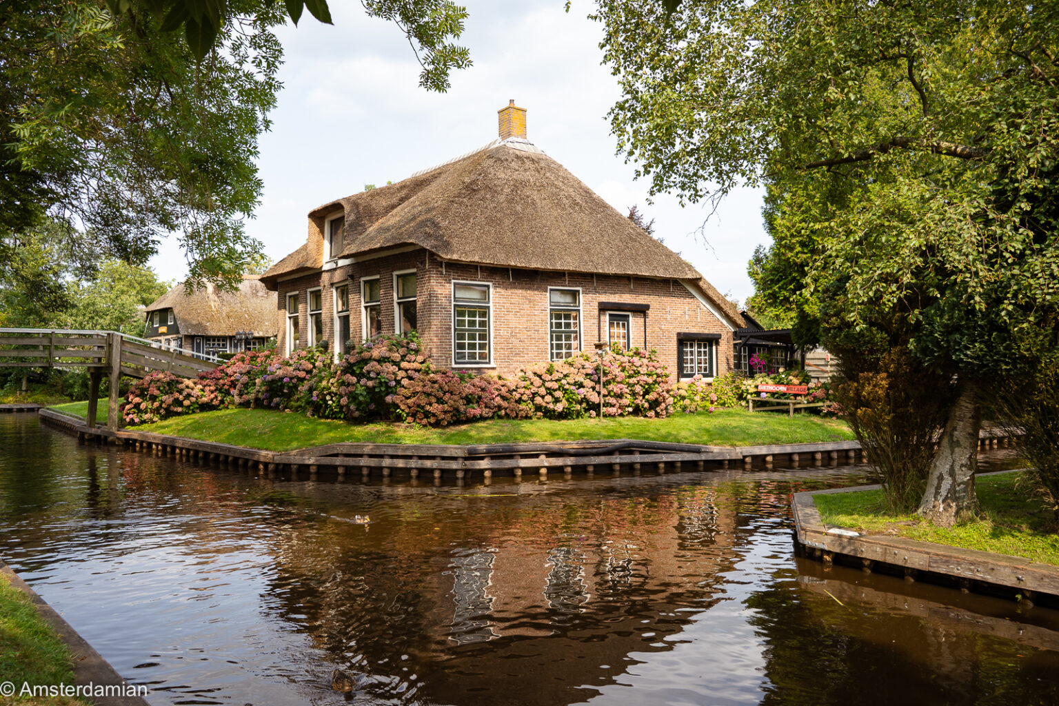 Ng&ocirc;i l&agrave;ng cổ t&iacute;ch được mệnh danh l&agrave; &ldquo;Venice của phương Bắc&rdquo;, gần 800 năm chưa từng c&oacute; &ocirc; t&ocirc; xuất hiện- Ảnh 2.