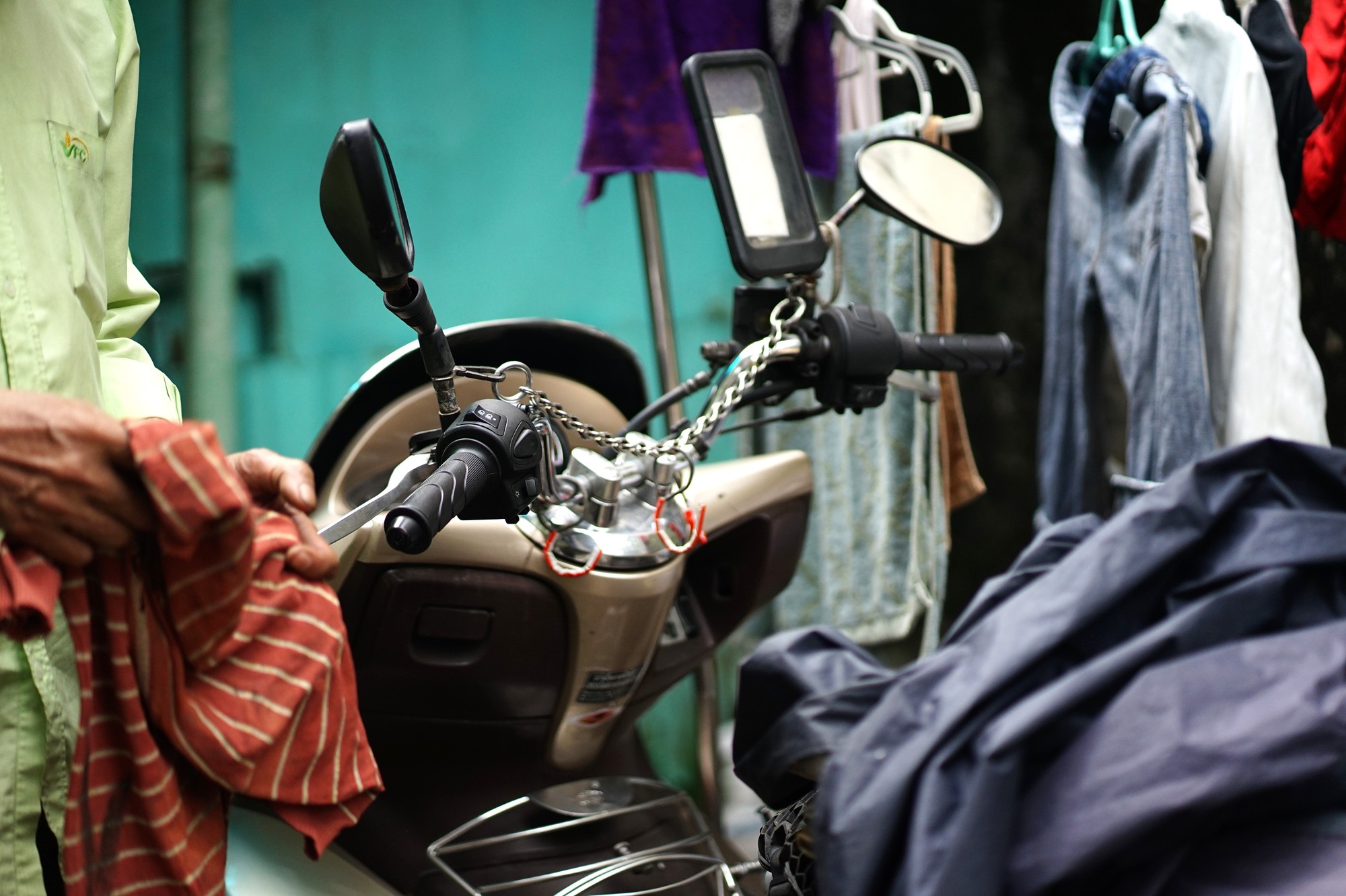 Gặp ch&uacute; xe &ocirc;m bị lan truyền sai sự thật tr&ecirc;n mạng: Tiết lộ về 2 chiếc xe PCX v&agrave; SH trong nh&agrave;- Ảnh 6.