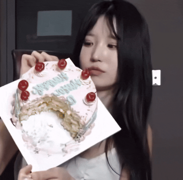 42 triệu người xem cả d&agrave;n sao thi nhau l&agrave;m rơi b&aacute;nh kem, b&oacute;c trần mục đ&iacute;ch sau h&agrave;nh động kh&oacute; hiểu?- Ảnh 1.