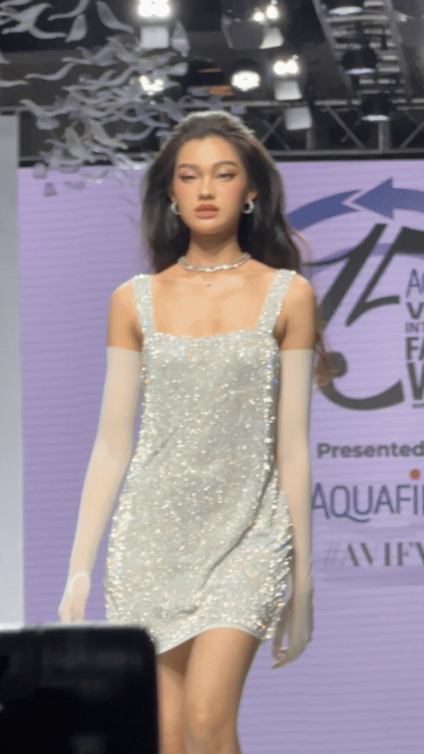 C&ocirc; g&aacute;i 2K1 xinh như 