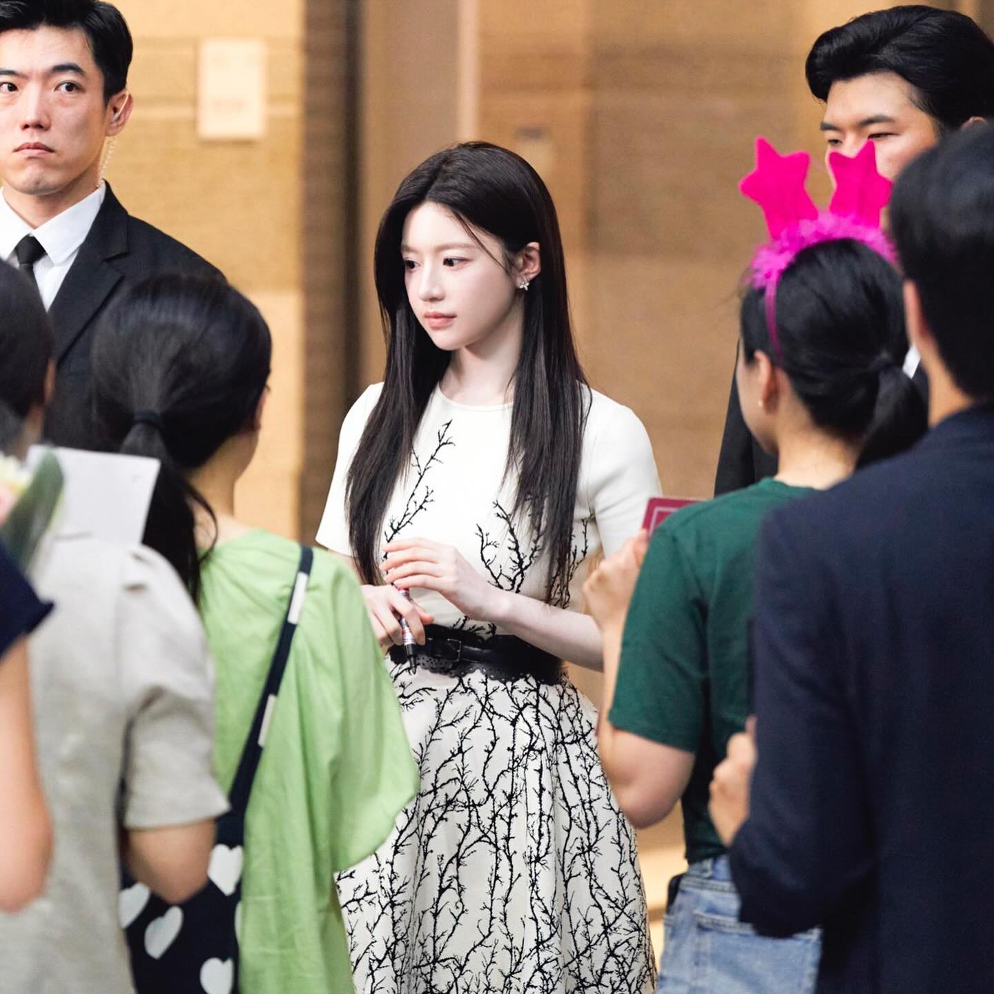 Mỹ nhân mặt kim cương gầy trơ xương trong phim mới- Ảnh 4. Mỹ nhân mặt kim cương gầy trơ xương trong phim mới- Ảnh 4.