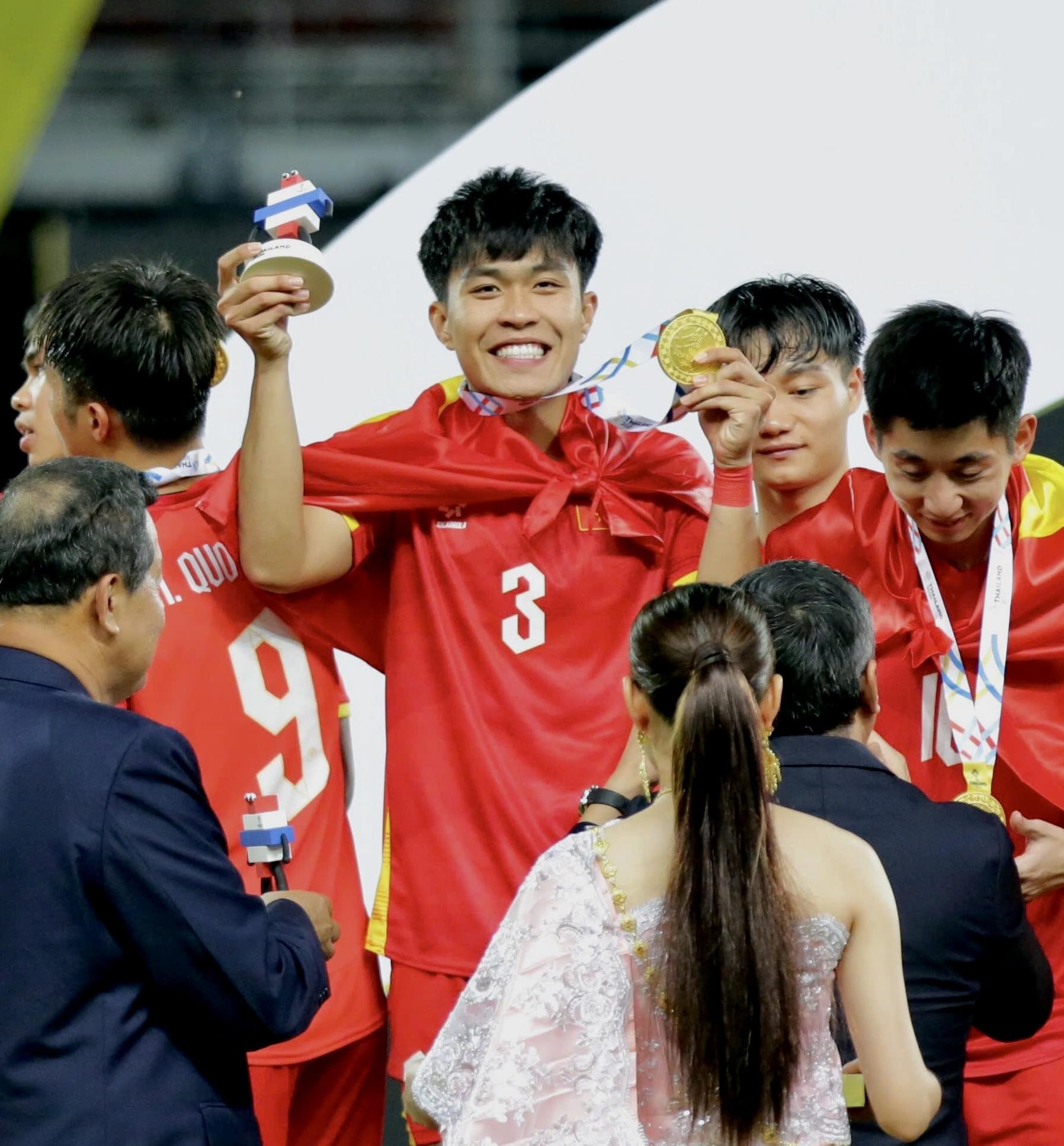 Xạ thủ Ph&iacute; Thanh Thảo kh&aacute;c lạ sau loạt hint t&igrave;nh cảm với L&yacute; Đức U22 Việt Nam, netizen n&oacute;i thẳng: 