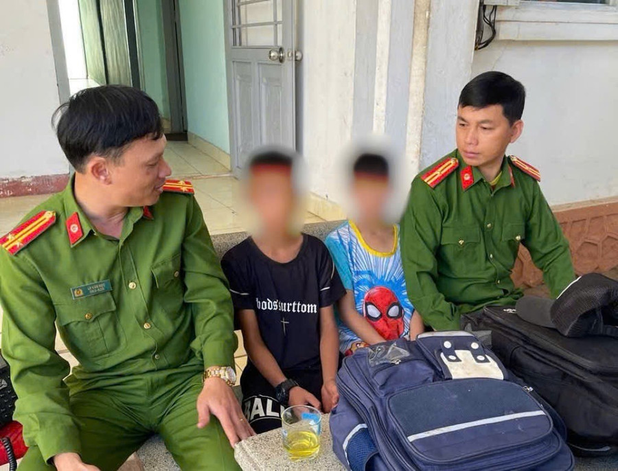 Sợ cha mẹ mắng v&igrave; l&agrave;m vỡ ch&eacute;n b&aacute;t, hai b&eacute; trai ở Gia Lai bỏ nh&agrave; &ldquo;đi bụi&rdquo;- Ảnh 1.