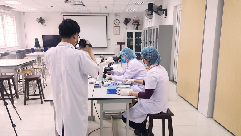 Sinh vi&ecirc;n Đại học Y H&agrave; Nội nhận tin vui đặc biệt trước thềm năm mới- Ảnh 1.