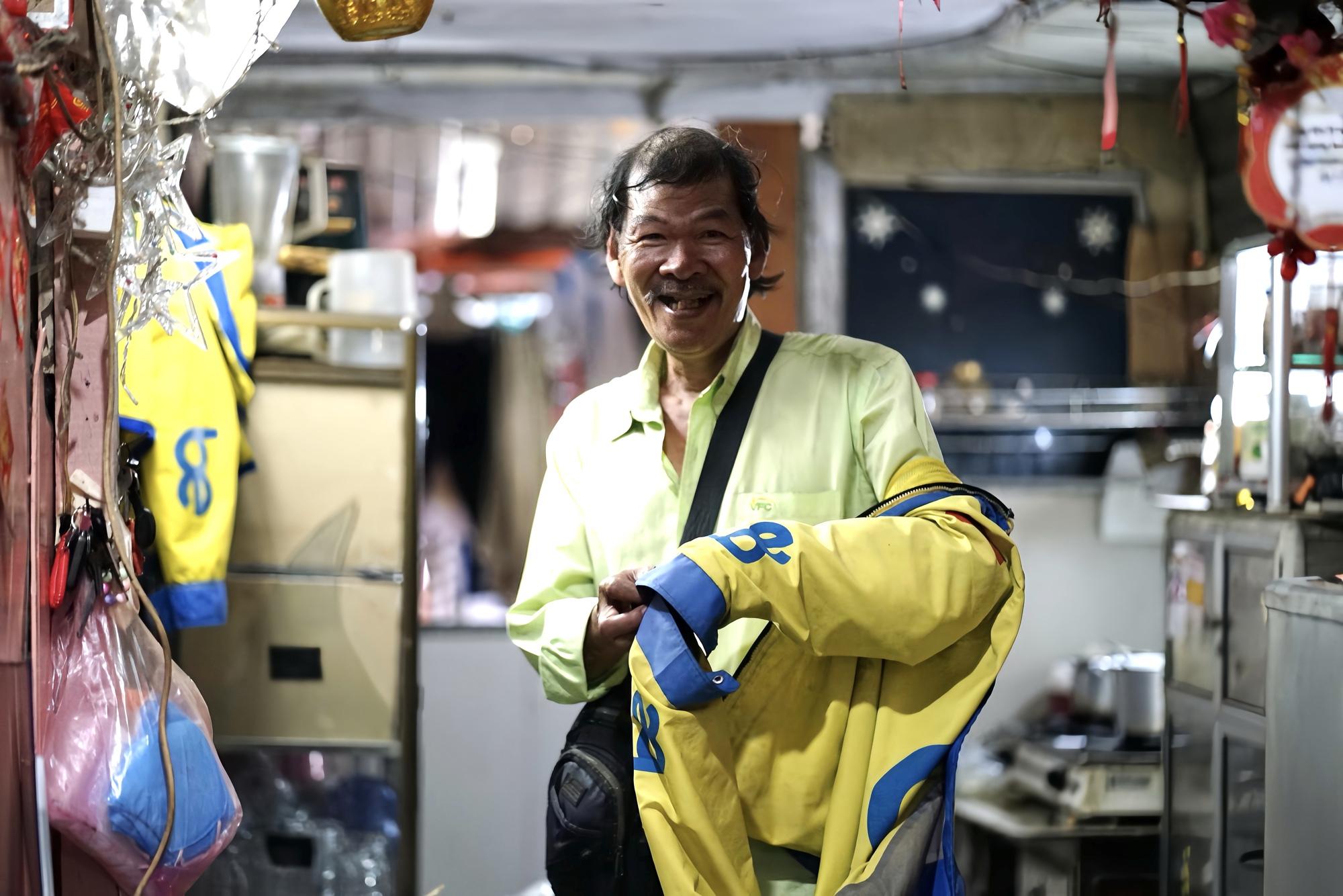 Gặp ch&uacute; xe &ocirc;m bị lan truyền sai sự thật tr&ecirc;n mạng: Tiết lộ về 2 chiếc xe PCX v&agrave; SH trong nh&agrave;- Ảnh 2.