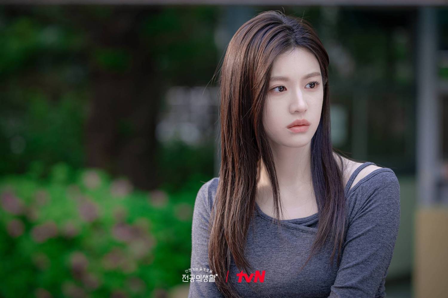 Mỹ nhân mặt kim cương gầy trơ xương trong phim mới- Ảnh 8. Mỹ nhân mặt kim cương gầy trơ xương trong phim mới- Ảnh 8.