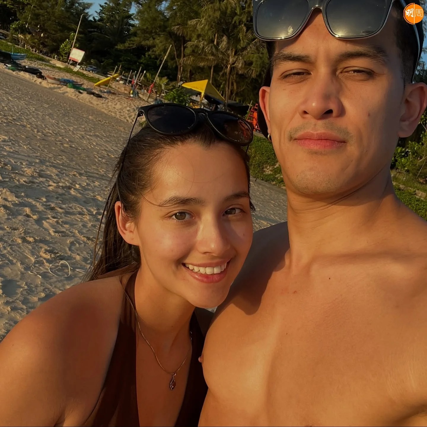 Bắt gặp Hoa hậu D. đẹp nhất showbiz h&ocirc;n m&atilde;nh liệt trai đẹp ng&agrave;nh quảng c&aacute;o, thấy m&agrave; đỏ hết cả mặt- Ảnh 7.