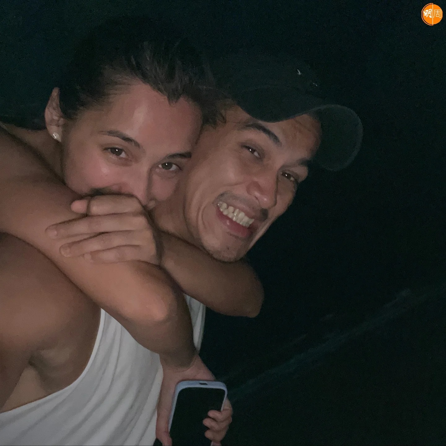 Bắt gặp Hoa hậu D. đẹp nhất showbiz h&ocirc;n m&atilde;nh liệt trai đẹp ng&agrave;nh quảng c&aacute;o, thấy m&agrave; đỏ hết cả mặt- Ảnh 6.