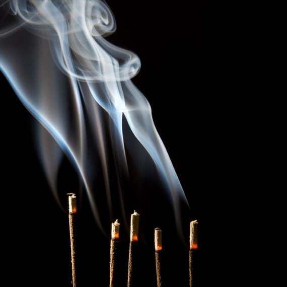 5 th&oacute;i quen thắp hương tưởng l&agrave; chu đ&aacute;o nhưng &acirc;m thầm l&agrave;m b&agrave;n thờ nặng kh&iacute;- Ảnh 2.