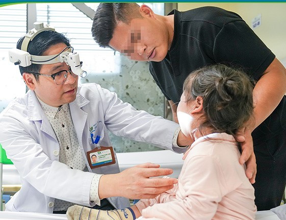 48 giờ sinh tử của b&eacute; g&aacute;i 2 tuổi c&oacute; khối u khổng lồ- Ảnh 3.