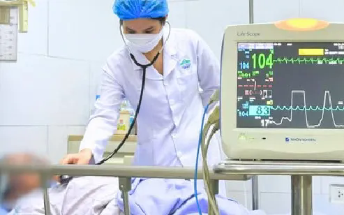 7 ph&uacute;t &eacute;p tim cứu sống người bệnh ngừng tuần ho&agrave;n- Ảnh 1.
