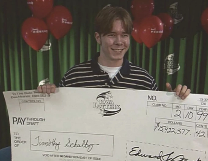 Vừa tr&uacute;ng số độc đắc, cậu sinh vi&ecirc;n ngh&egrave;o lập tức chuyển khoản cho 3 người: Quyết định m&agrave; 25 năm sau vẫn nhớ m&atilde;i kh&ocirc;ng qu&ecirc;n- Ảnh 2.