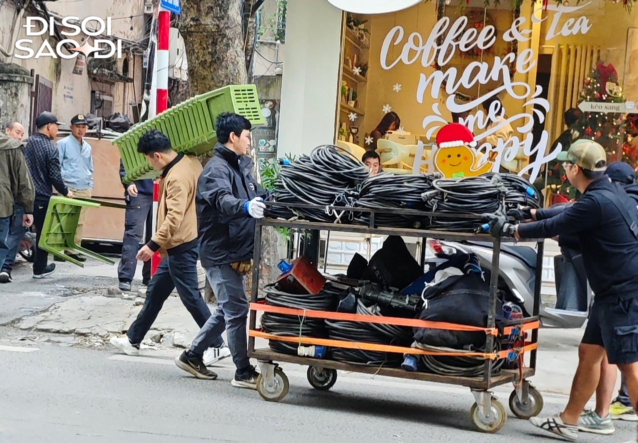 Zoom cận trường quay phim mới của Suzy - Kim Seon Ho ở H&agrave; Nội- Ảnh 7.