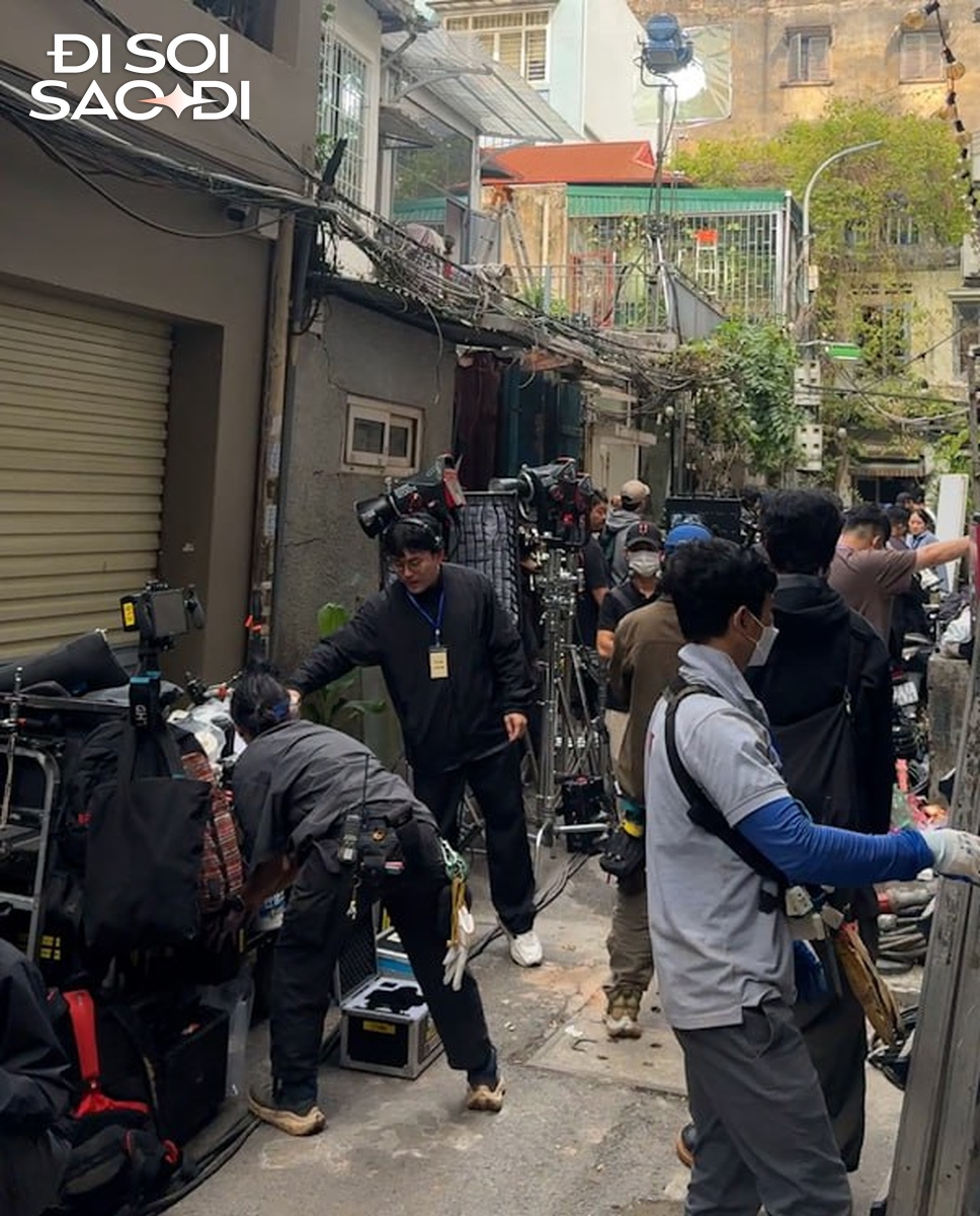 Zoom cận trường quay phim mới của Suzy - Kim Seon Ho ở H&agrave; Nội- Ảnh 5.