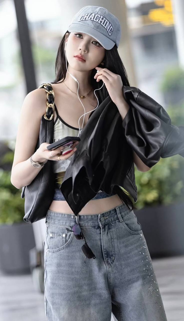 Ngọc Trinh thua Tiểu Vy lẫn ch&iacute;nh m&igrave;nh 10 năm trước- Ảnh 1.