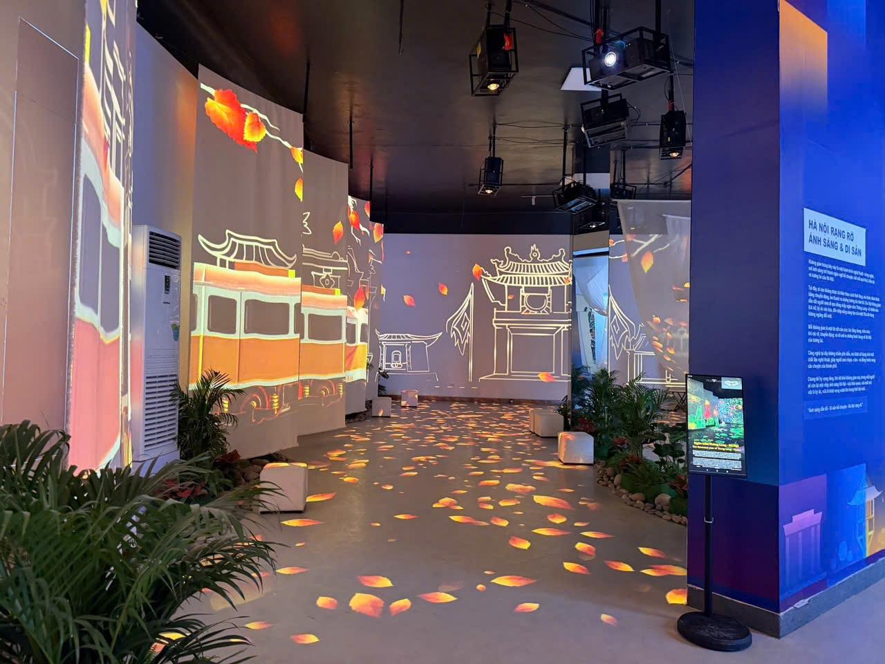 H&agrave; Nội ngh&igrave;n năm "hiện l&ecirc;n" bằng &aacute;nh s&aacute;ng, c&ocirc;ng nghệ tại triển l&atilde;m "H&agrave; Nội Rạng Rỡ - &Aacute;nh s&aacute;ng v&agrave; Di sản"- Ảnh 2.