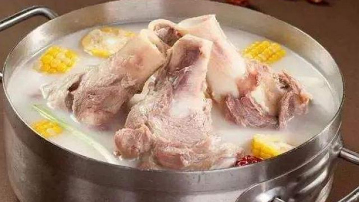 Hầm xương bao l&acirc;u l&agrave; tốt nhất, ngọt nước m&agrave; kh&ocirc;ng nồng?- Ảnh 1.