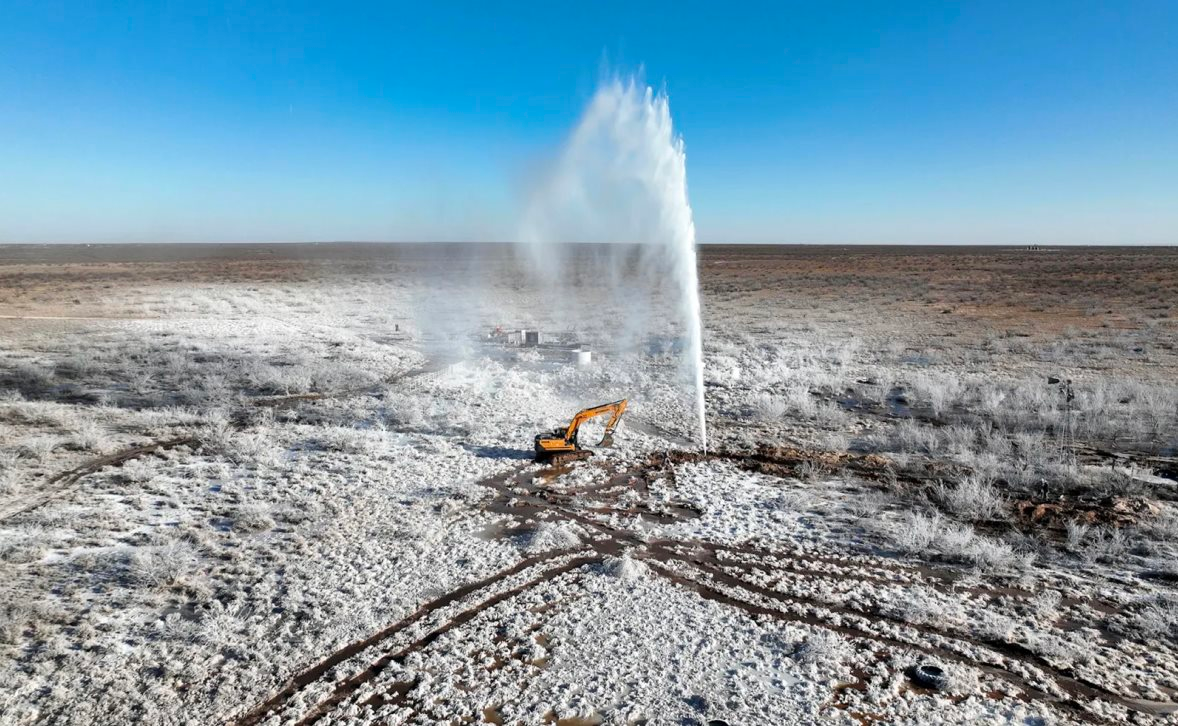 Mỏ 'v&agrave;ng đen' 3.000 tỷ USD ph&aacute;t nổ, chất độc phun tr&agrave;o dữ dội, Mỹ hứng c&uacute; sốc lớn- Ảnh 1.