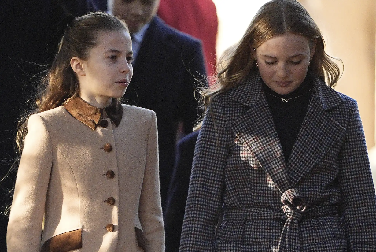 Nh&igrave;n Charlotte t&iacute;u t&iacute;t b&ecirc;n c&aacute;c chị em họ, Th&acirc;n vương William thốt l&ecirc;n một c&acirc;u khiến cha mẹ n&agrave;o cũng rưng rưng đồng cảm- Ảnh 2.