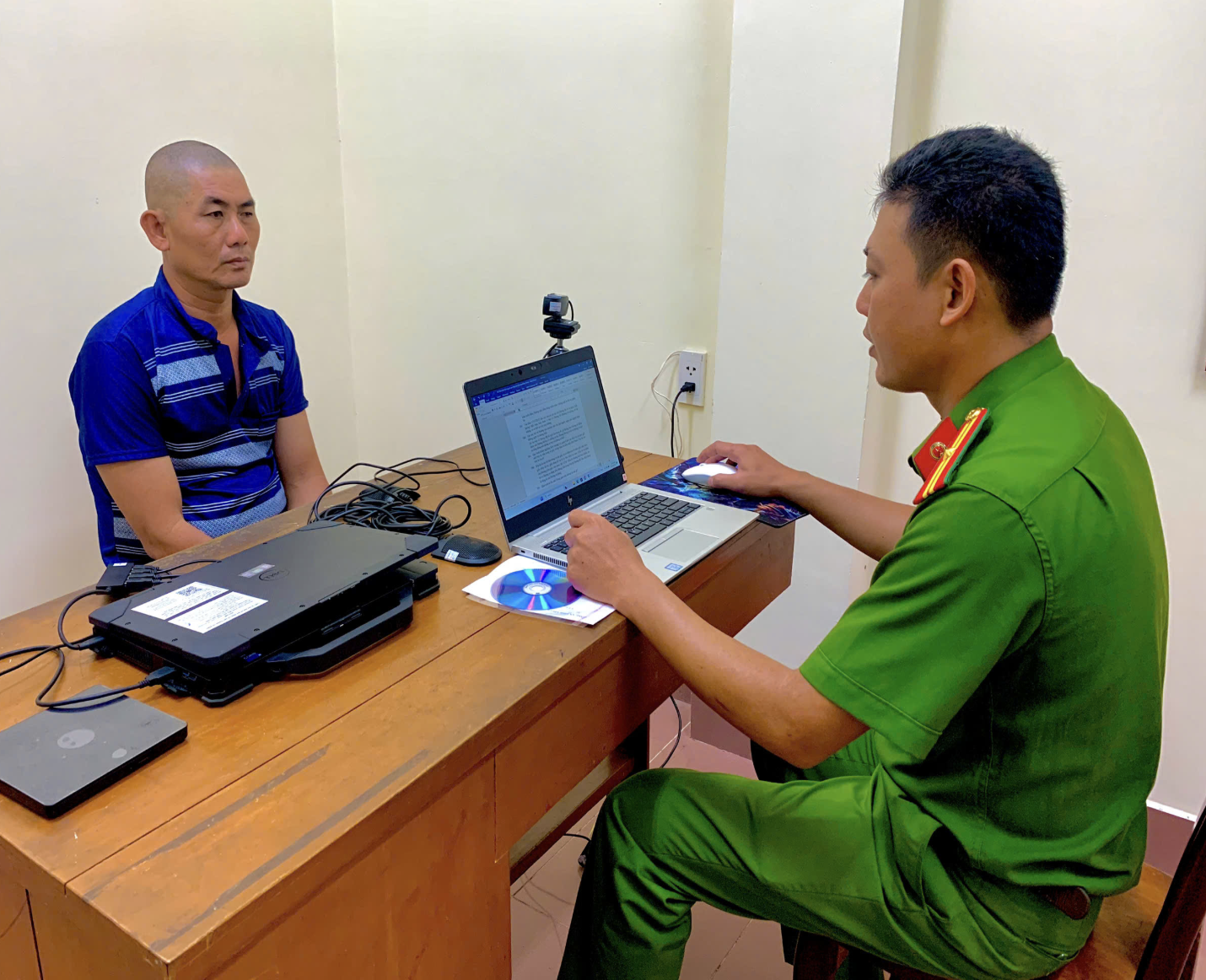 Vĩnh Long: Bắt tạm giam g&atilde; đ&agrave;n &ocirc;ng b&oacute;p cổ người t&igrave;nh đến chết- Ảnh 1.